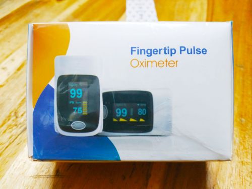 Máy Đo Nồng Độ Oxy Trong Máu Fingertip Pulse Oximeter
